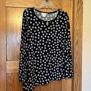 Woman’s black/ white long sleeve 1X